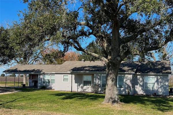 2748 County Road 456, El Campo, TX 77437