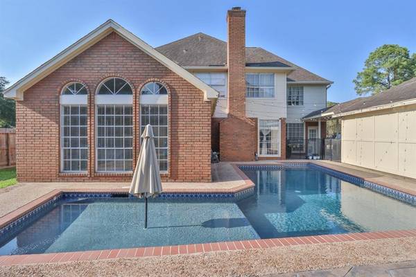 4307 Masters DR, League City, TX 77573-3937