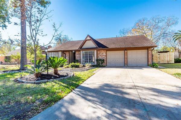 147 Cherry Tree LN,  Friendswood,  TX 77546