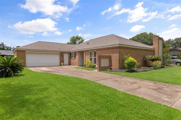 15318 Pleasant Valley RD, Houston, TX 77062