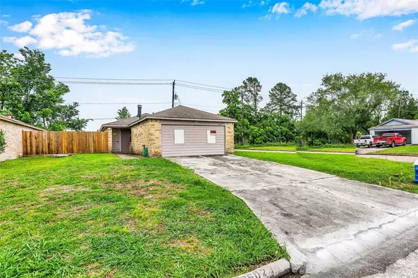 8602 Flower Path ST, Houston, TX 77044