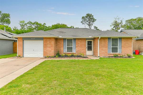 507 Bellmar LN, Friendswood, TX 77546