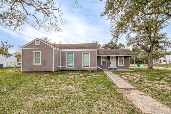 1211 17th ST, Orange, TX 77630