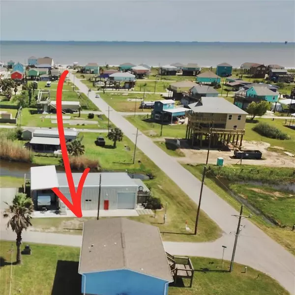 898 S CRYSTAL BEACH RD S, Crystal Beach, TX 77650