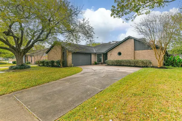 15022 Pleasant Valley RD, Houston, TX 77062