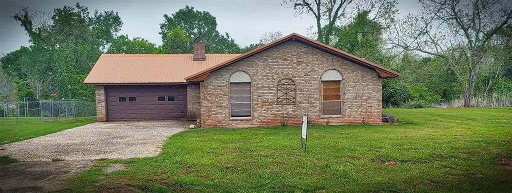 30 Lower Colorado DR, Bay City, TX 77414