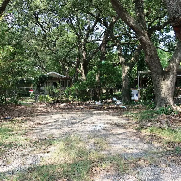 310 Gordy RD, Bacliff, TX 77518