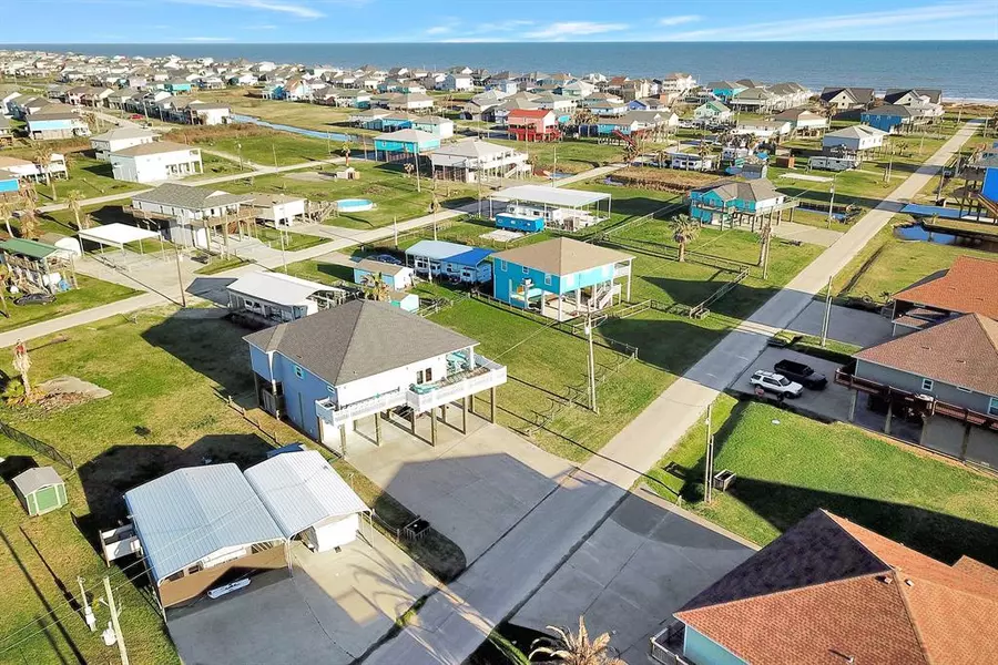 942 Bowers LN, Crystal Beach, TX 77650