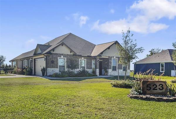 523 Longhorn TRL, Angleton, TX 77515