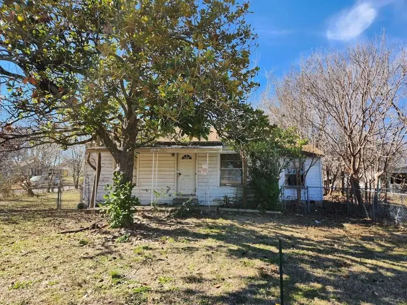 701 N 8th AVE, Denison, TX 75021