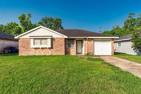 414 Avondale LN, Friendswood, TX 77546