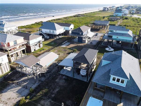 853 Sea Spray DR, Crystal Beach, TX 77650