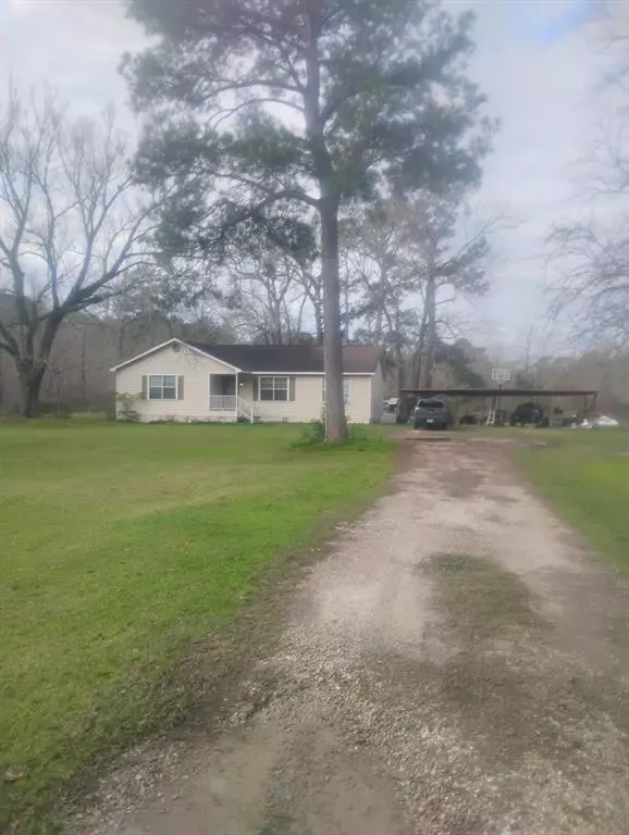 2396 County Road 2050, Hull, TX 77564