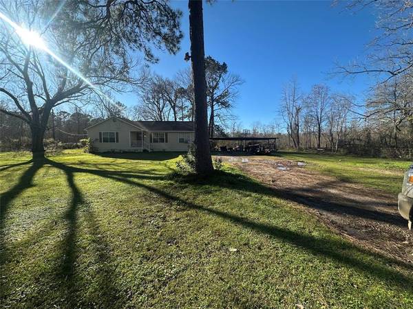 2396 County Road 2050, Hull, TX 77564