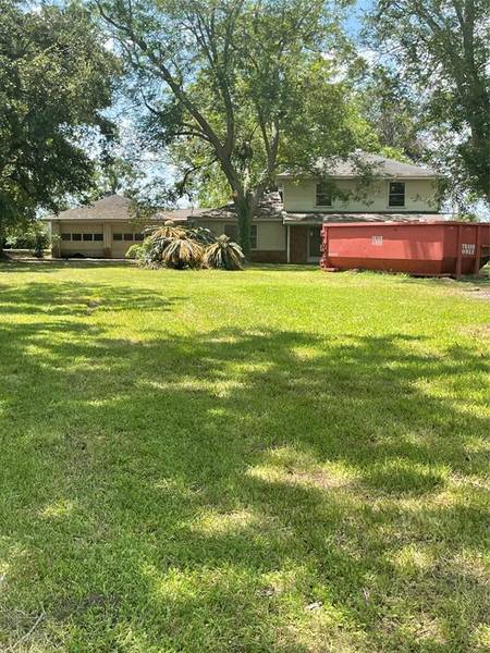 8811 E FM 442 RD, Boling, TX 77420