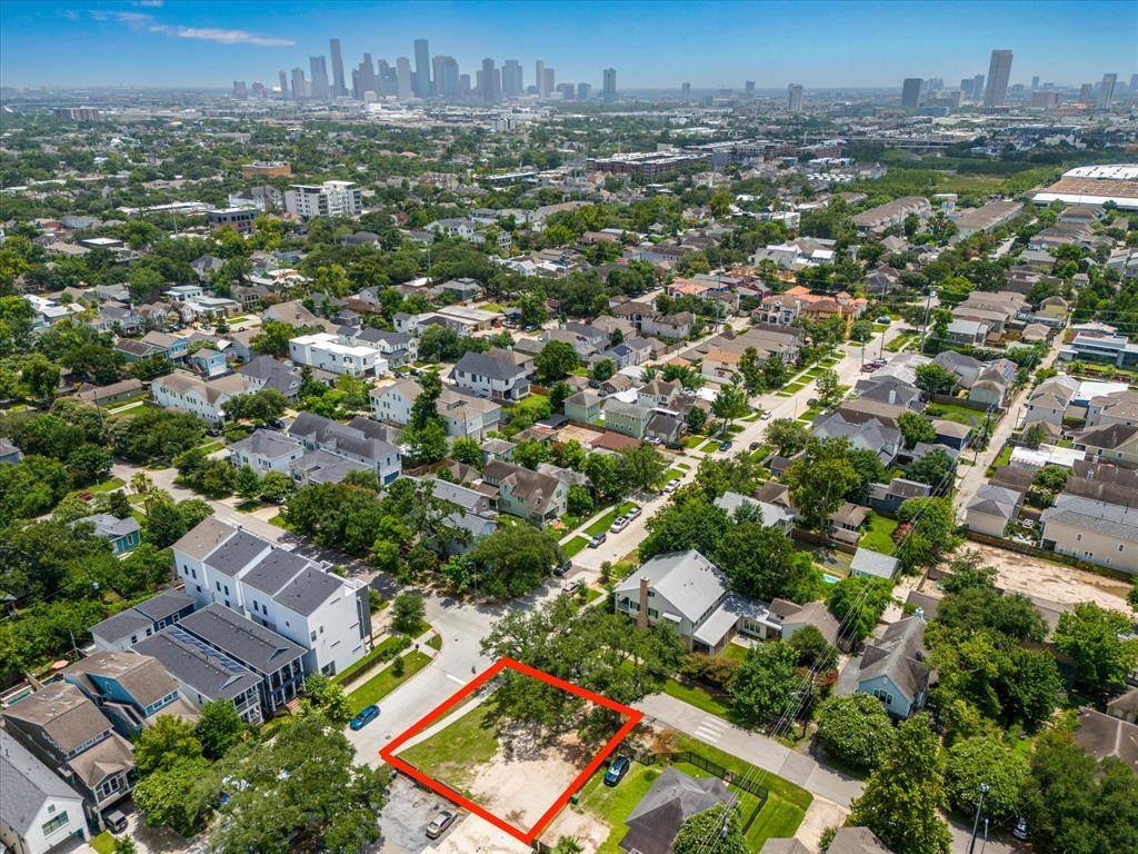 Houston, TX 77008,601 W 10th ST