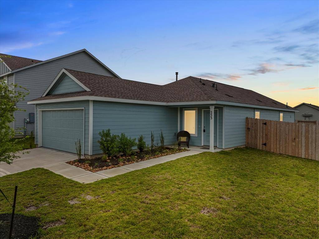 253 Houston Avenue, Angleton, TX 77515