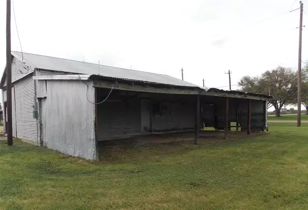 Nada, TX 77442,1166 Old Nada RD