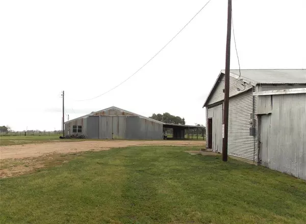 1166 Old Nada RD, Nada, TX 77442