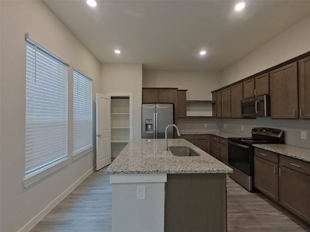 Tomball, TX 77375,9835 Willow Creek Commerce DR #101