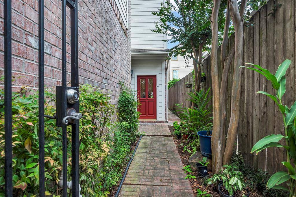 Houston, TX 77019,1202 Joe Annie ST