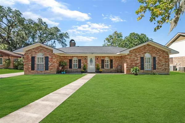 107 Dahlia ST, Lake Jackson, TX 77566