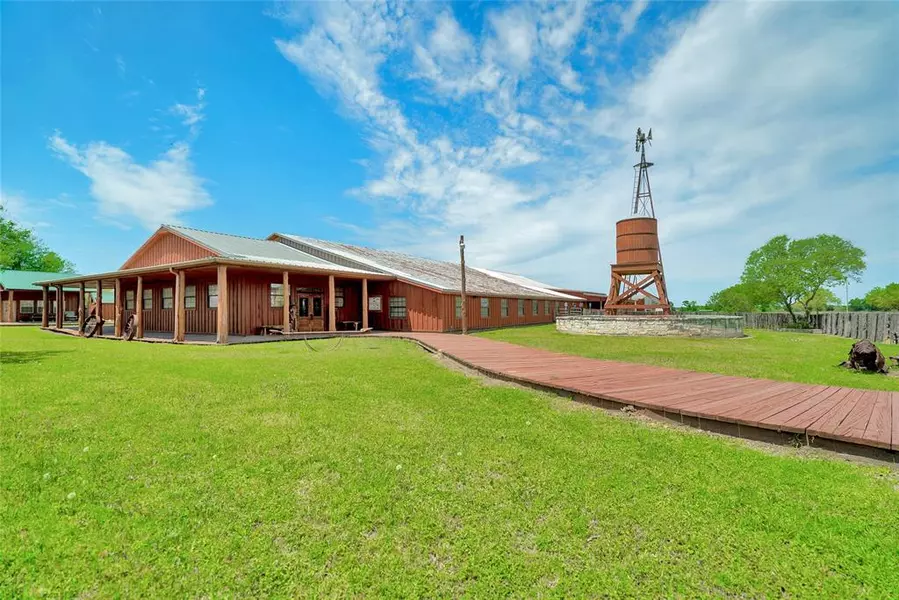 2692 Highway 105 W W, Navasota, TX 77868