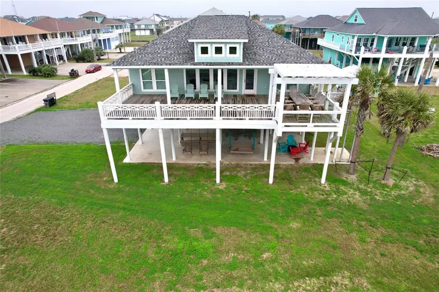 940 RAYMOND, Crystal Beach, TX 77650