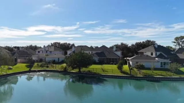 6811 Sable River CT, Missouri City, TX 77459