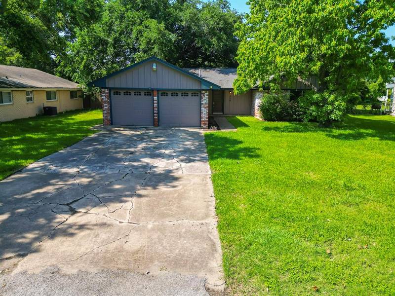 210 Meadowlawn ST, Shoreacres, TX 77571