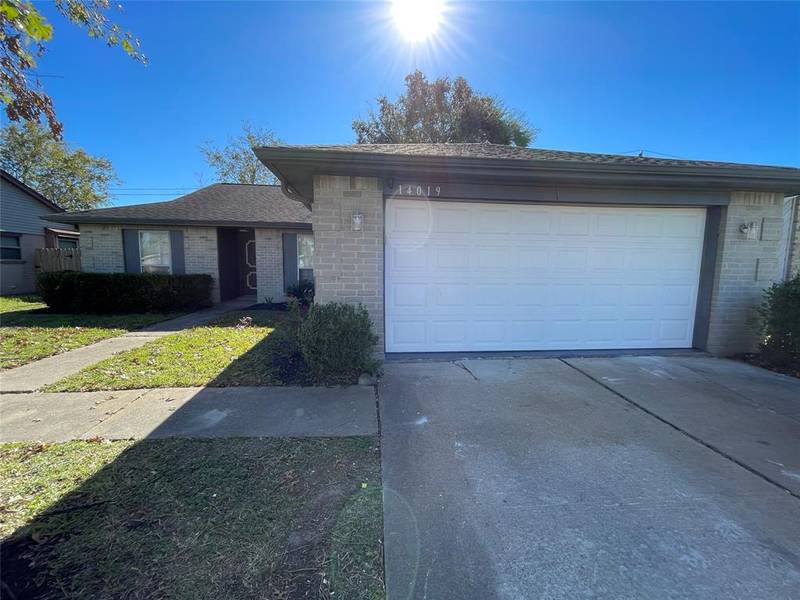 14019 Old Village LN, Sugar Land, TX 77498