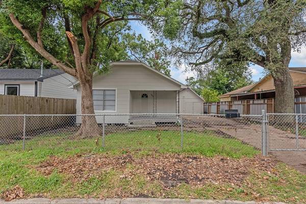 503 E Hunnicutt st ST,  Baytown,  TX 77520