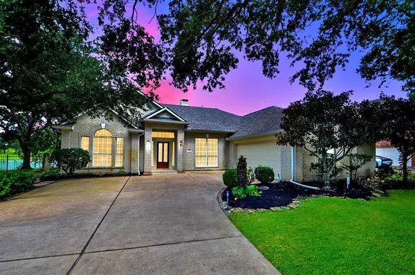 315 Crestwater TRL, Houston, TX 77082