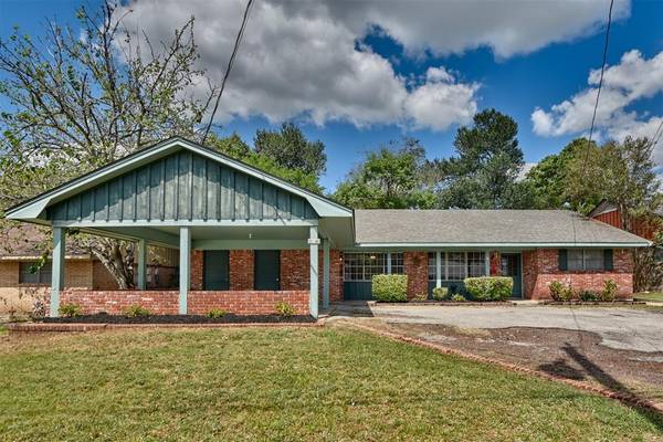 403 Giddings LN,  Brenham,  TX 77833