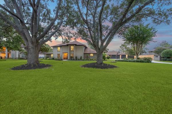 708 Pine Hollow DR, Friendswood, TX 77546