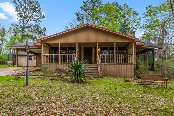 71 Castaway LN, Coldspring, TX 77331