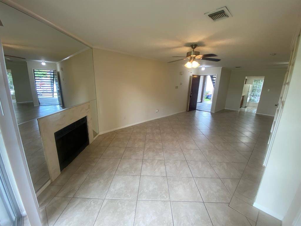 6666 Harbor Town DR #B101, Houston, TX 77036