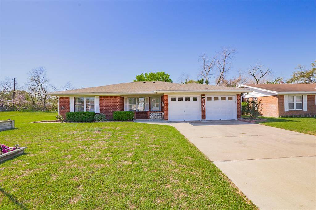 Victoria, TX 77901,2207 E Crestwood DR