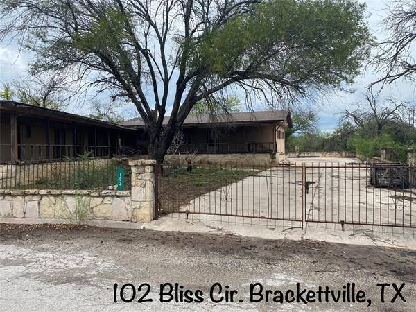 102 Bliss CIR, Brackettville, TX 78832