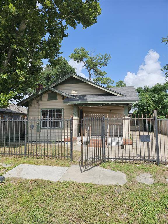 1709 Hussion ST, Houston, TX 77003