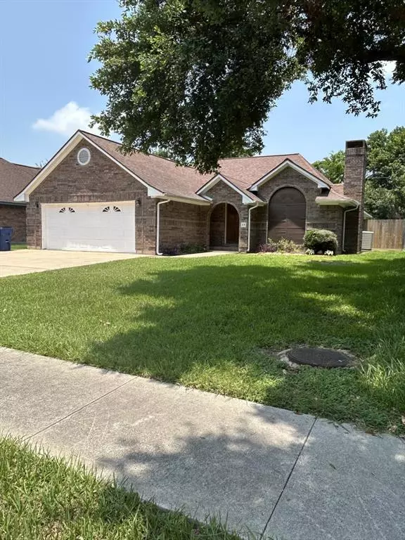 39 Alexander CT, Angleton, TX 77515