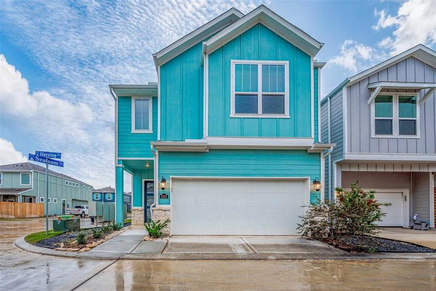 2507 Herring LN, Kemah, TX 77565