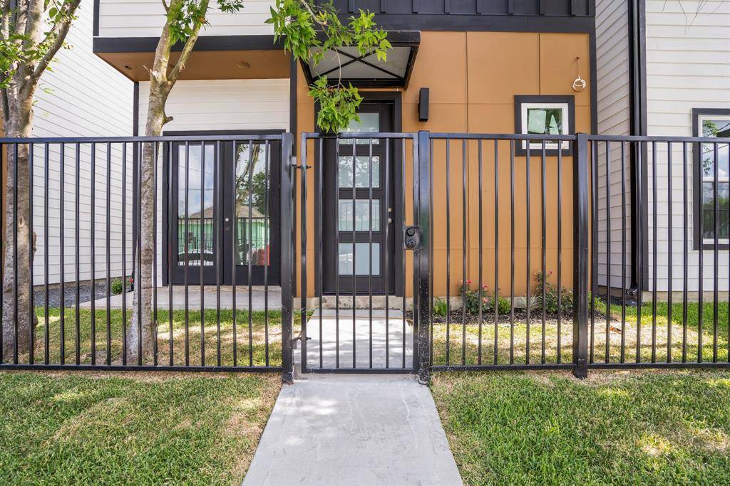 Houston, TX 77020,1303 Bayou ST #C