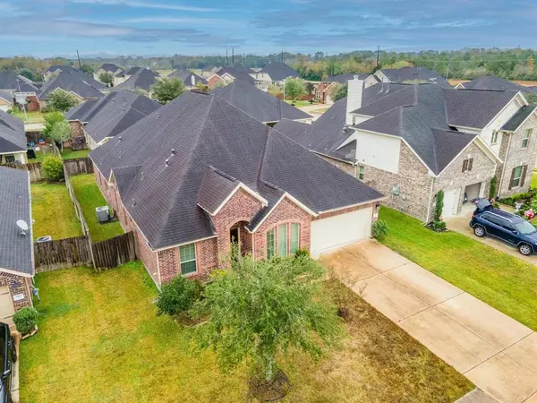 2109 Scissor Tail RD, Pearland, TX 77581