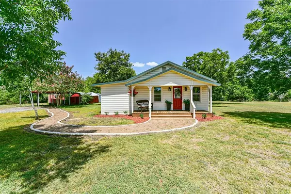 1364 County Road 214, Hallettsville, TX 77964