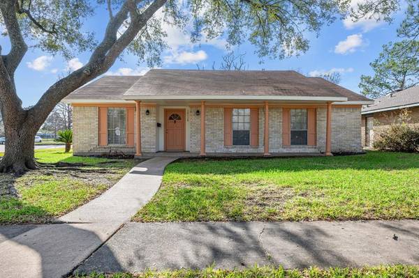 16118 Reseda CIR, Houston, TX 77062