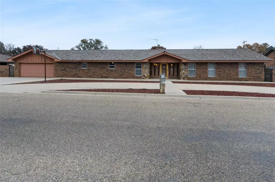 1404 W 8th ST, Friona, TX 79035