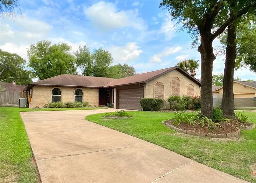 242 Blackwater LN, Houston, TX 77015