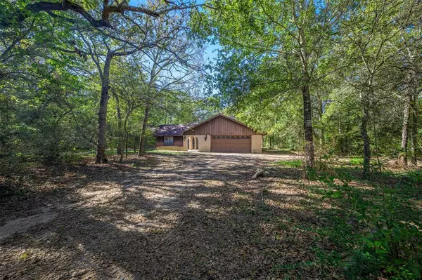 5504 Hillside LN, Brenham, TX 77833