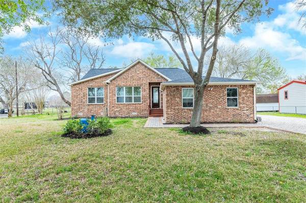 242 County Road 291,  Alvin,  TX 77511